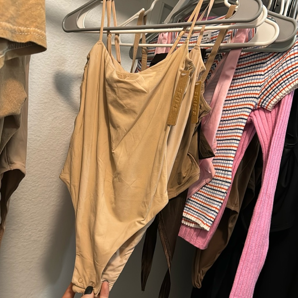 Skims XS body suit nude never worn